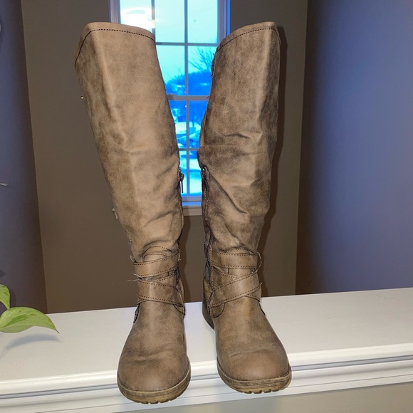 Tall lug heel Pull On Boot - Picture 5 of 9